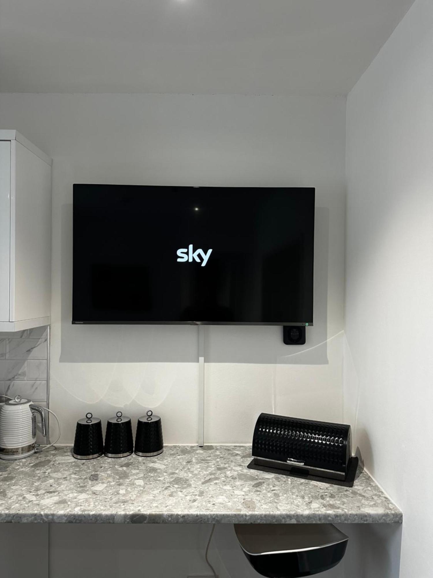 Town Centre Studio Flat Merthyr Tydfil Esterno foto