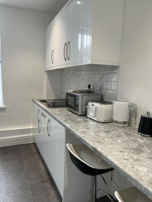 Town Centre Studio Flat Merthyr Tydfil Esterno foto